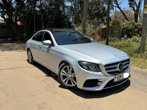Mercedes-Benz E200 2017 Bluu