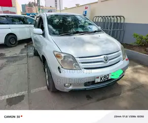 Toyota IST 2006 Nyeupe