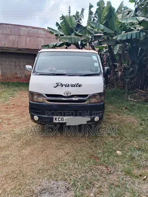 Toyota HiAce 2010 - Imefanyiwa Matengenezo Mazuri