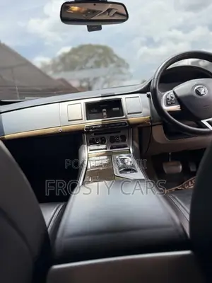 Jaguar XF 2016 Silver