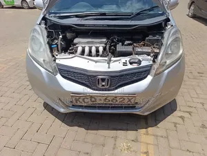 Honda Fit 2011 Nyeupe