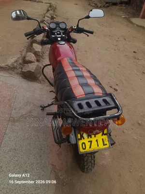 Bajaj Boxer 150 UG 2021 Nyeusi