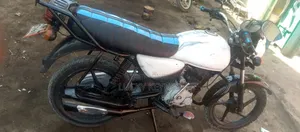 Bajaj Boxer 150 UG 2022 - Nyeupe