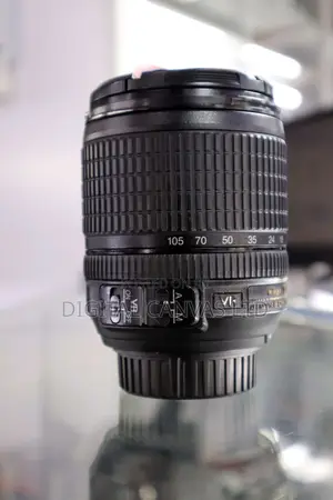 Nikon AF-S DX Nikkor 18-105mm f/3.5-5.6G ED VR Lens