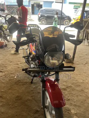 Bajaj Boxer 2024 Nyekundu