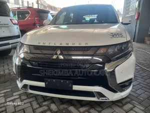 Mitsubishi Outlander 2.0 PHEV AWD 2020 Nyeupe