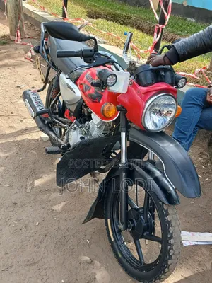 Bajaj Boxer 125 2025 Nyekundu
