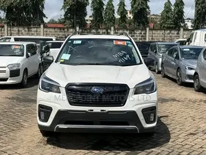 Subaru Forester Premium AWD 2023 Pearl
