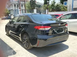 Toyota Corolla LE Hybrid 2020 Black
