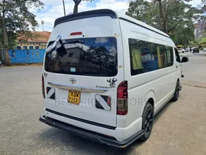 Toyota HiAce 2017 Commuter