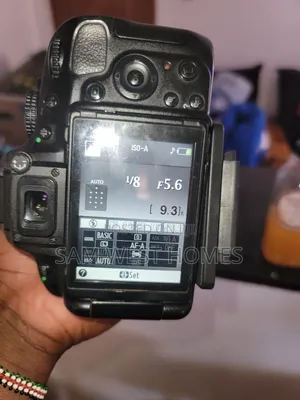 Kamera ya Nikon D5100 DSLR