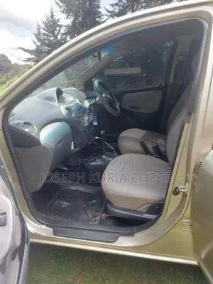 Toyota Vitz 2005 Dhahabu