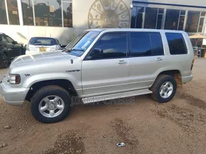 Isuzu Trooper 1997 Nyeupe