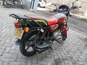Bajaj Boxer 150 UG 2025 Red