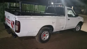 Nissan Hardbody NP300 2013 White