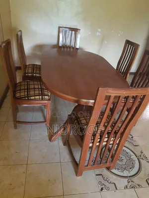 Meza ya Chakula ya Seaters 6 - Mbao ya Mahogany