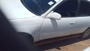 Toyota Corolla 1999 Nyeupe