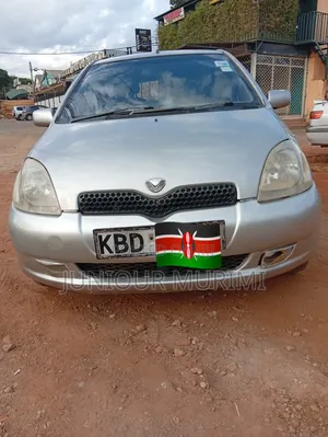 Toyota Vitz 2001 Silver