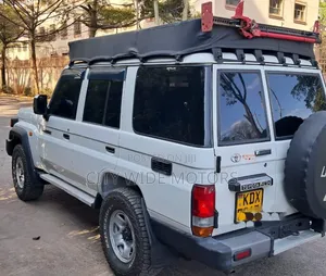 Toyota Land Cruiser 79 Series 2012 Nyeupe