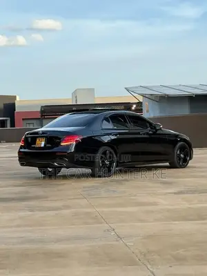 Mercedes-Benz E200 2017 Nyeusi
