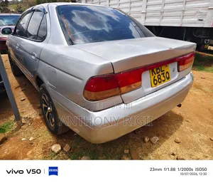 Nissan Sunny 2004 Nyeupe