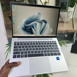 Laptop HP EliteBook 830 G9 - 16GB RAM, 512GB SSD, Core i7