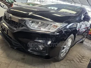 Honda Grace Hybrid 2019 Nyeusi