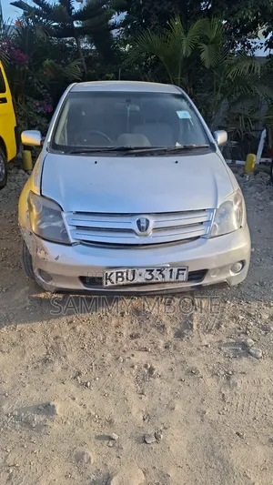 Toyota IST 2006 Nyeupe