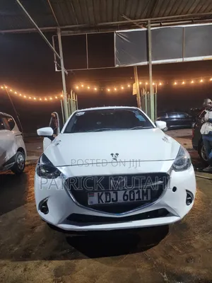 Mazda Demio 2015 Rangi ya Pearl