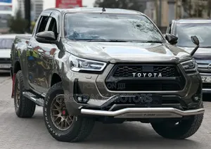 Toyota Hilux 2023 Double Cabin