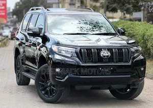 Toyota Land Cruiser Prado 2023 Nyeusi