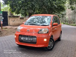 Toyota Porte 2017 Orange