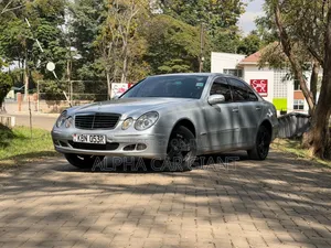 Mercedes-Benz E200 2005 Nyeupe