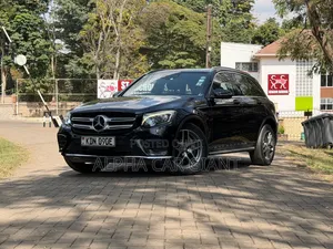 Mercedes-Benz GLC250 Sport Utility 4-Door (2017)