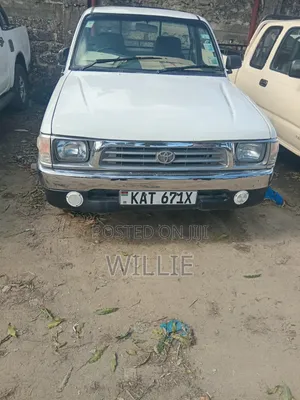 Toyota Hilux 2.5 Cab Pickup 2005 Nyeupe