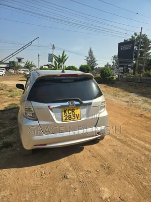Honda Fit Hybrid 2011 Nyeupe