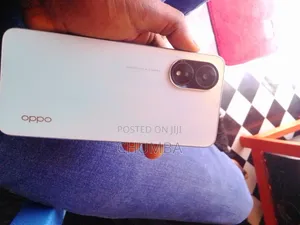 Oppo A18 64GB Nyeupe