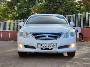 Toyota Crown Royal Saloon 2009