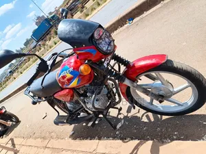 Bajaj Boxer 125 2025 Nyekundu
