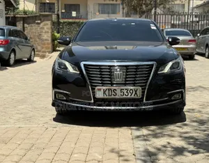 Toyota Crown 2016 Nyeusi