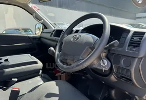 New Toyota HiAce Commuter 2026