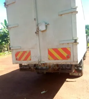 Mitsubishi Canter 2010 Lori Rigid