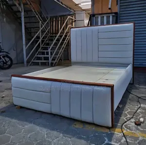 Kitanda cha Upholstered Nyeupe cha 5x6