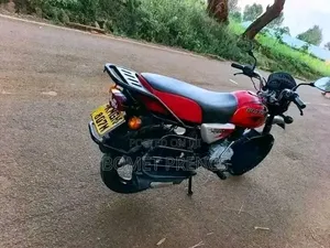 Bajaj Boxer 125 2021 Nyekundu