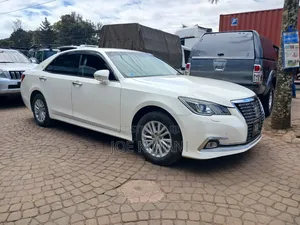 Toyota Crown 2015 Nyeupe