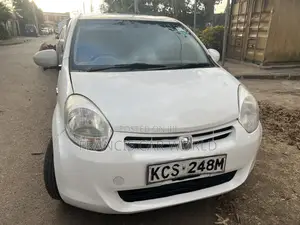 Toyota Passo 2012 Nyeupe
