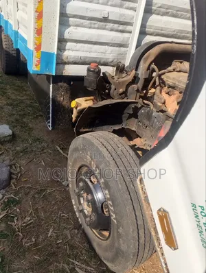 Isuzu NPR Truck - 2007