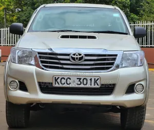Toyota Hilux 2008 Nyeupe