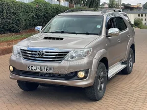 Toyota Fortuner 3.0 D AWD 2009 Dhahabu