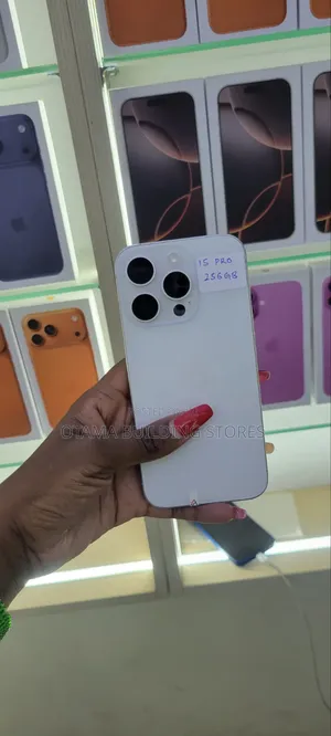 Apple iPhone 15 Pro 256GB Nyeupe